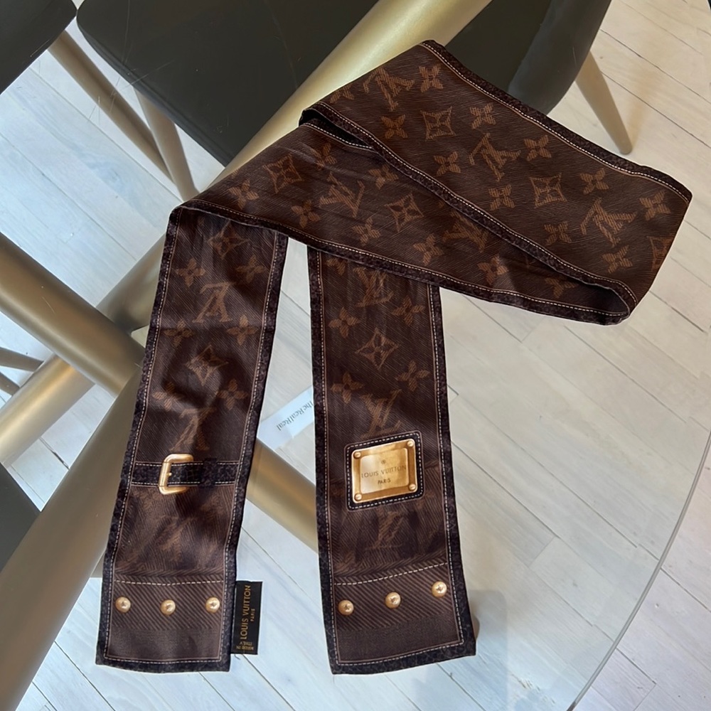 LOUIS VUITTON SCARF